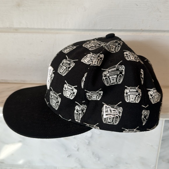 DC X New Era Travis Barker Remix Series Boombox Blink 182 Trucker Hat Size 7.25 - Picture 2 of 7